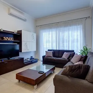 Gorgeous With Terrace In Fort Cambridge, Pool Apartment Sliema